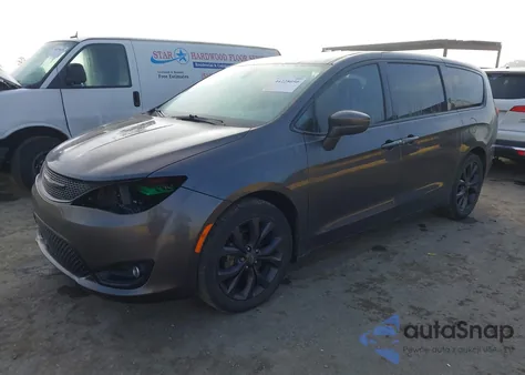 2018 Chrysler Pacifica Touring Plus z USA, uszkodzony, nr VIN 2C4RC1FG5JR316719
